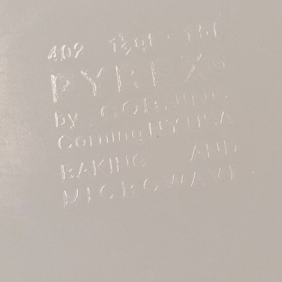 Pyrex 402 1 1/2 qt Butterfly gold mixing bowl Cottagecore Kitsch - Picture 4 of 6